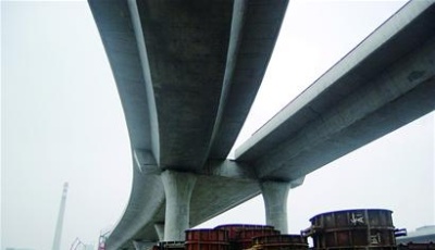 新疆路高架主線明天貫通 鐵路咽喉上方橋體最難修