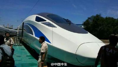 “中國標(biāo)準(zhǔn)”動車組正式下線 無線WIFI全覆蓋