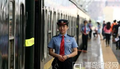 長假國內游客數(shù)將達5.32億 鐵路客流高位運行