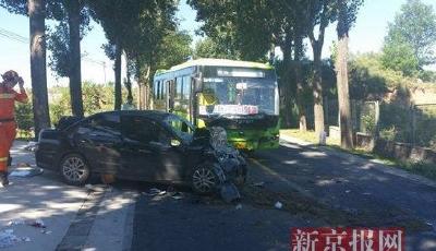北京密云河北牌照轎車逆行撞公交 致23人死亡