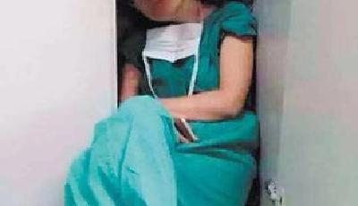 醫(yī)生手術(shù)后太累在衣柜中睡著 被贊“最美睡姿”