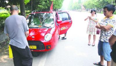 68歲騎游老人撞死環衛工逃逸 8名同伴視而不見