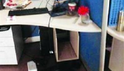 湖南耒陽市文聯主席怒砸網站電腦被停職