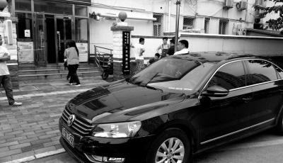 醉駕男子搶車逃逸連撞7車傷2人 被警方控制