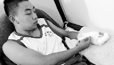 95后消防員救援時剪斷四指 術后先詢問被困者