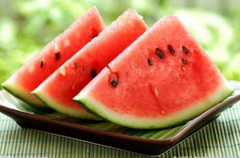 注意！睡前別吃西瓜 吃西瓜牢記“8不要”