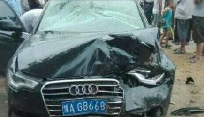 河南數十人街頭開車對撞互砍 多名疑似警察旁觀拍攝