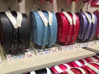 中國家長搶購5000元日本書包