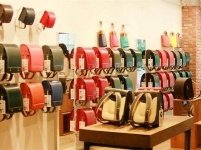 中國家長搶購5000元日本書包