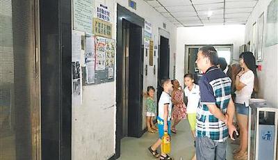 重慶10歲男孩擰消防栓淹5小區15部電梯 物業損失慘重