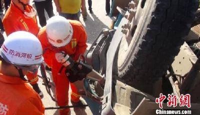 男子參與車禍救援 挖出被埋死者后發(fā)現(xiàn)是妻子