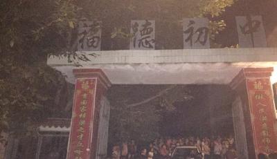 四川一學校用惡臭"垃圾骨頭"熬湯 曝光后欲銷毀