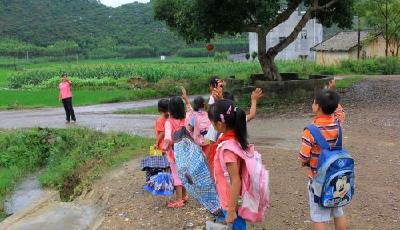 美麗的堅守——新華社記者萬里探訪鄉村教師