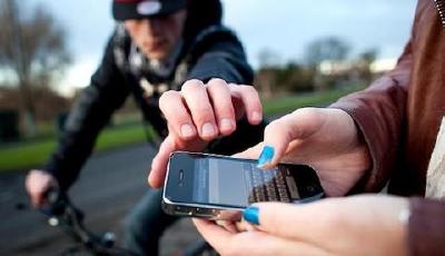 廣州一女子被懷疑偷手機 遭十二名男子毆打點擊致死