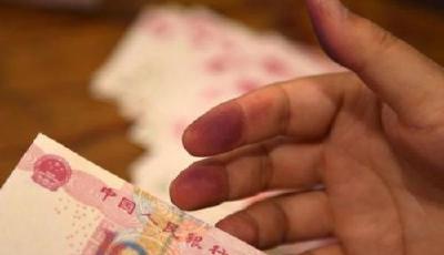 昆明警方打掉假鈔團伙 數錢數到手發紅