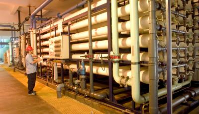 海水淡化技術緩解高峰壓力 可飲用水日輸送3萬噸