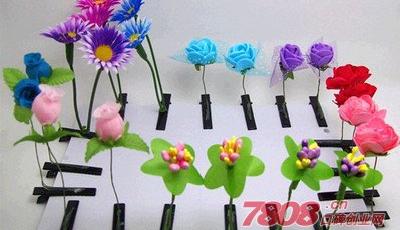 "頭上長草"發夾席卷中國 此種時尚到底從何而來？