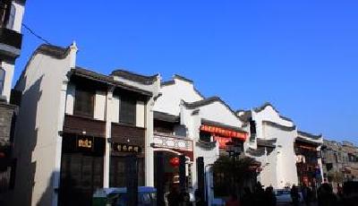 武漢城管向行乞老人噴水驅趕 稱人太多管理太難