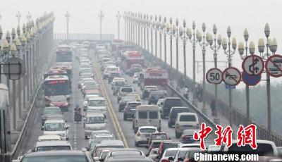 全國共查獲違法占用應急車道6萬余起 繼續嚴管