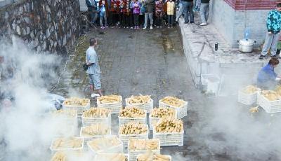 少林寺免費發放限量版煮玉米 一天派送5000多穗