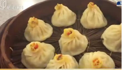 上海豫園42元蟹粉湯包沒蟹味 店方:要吃出得99元