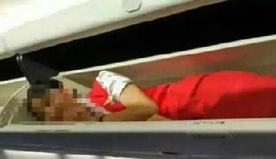新來空姐被塞行李架幾乎無人幸免 這是什么整人怪招