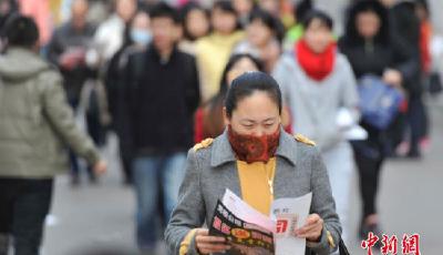 國考報名人數(shù)9小時破1.8萬 熱門崗位百里挑一