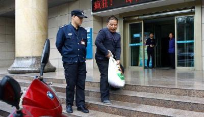 1.5萬枚硬幣存硬幣銀行拒收 需2個員工清點一整天