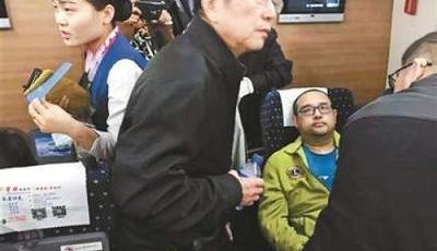 名醫高鐵救人后離去獲贊：溫暖你我 感動常留