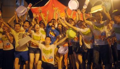 華科大"潑水節(jié)“：:男生強(qiáng)占女生樓被指性騷擾