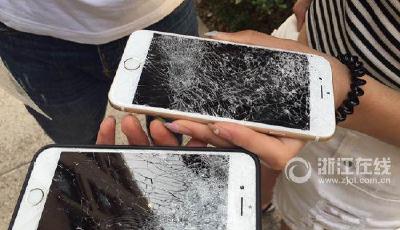 高校女教師不滿學(xué)生上課玩手機(jī) 怒摔3臺(tái)iPhone6