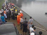 為省錢湖邊洗車 百萬豪車被淹廢還受重罰