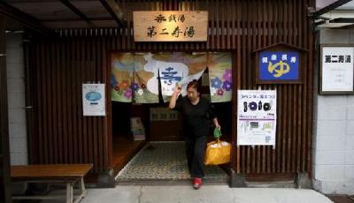 中國男游客喬裝成女人進日本女浴場 稱為看風景