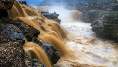 黃河壺口瀑布現(xiàn)冬汛 河面最寬達(dá)500米(圖)