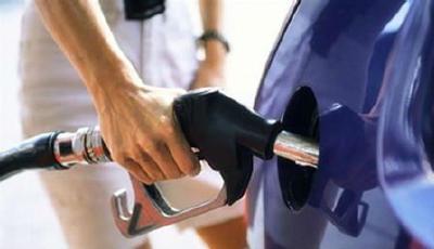 國際油價震蕩走低 國內油價周二調整走勢成懸疑