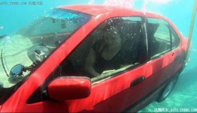 不小心把車子開進水里怎么辦 記住這個可以救你命