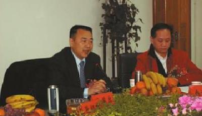 "宜賓首富"遭綁架心態好 嫌疑人指認現場時淡定喝茶