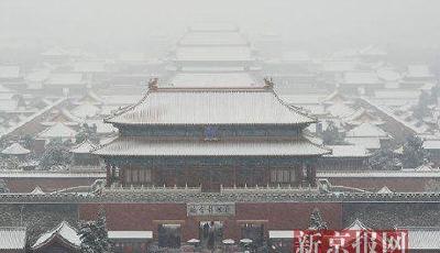 北京市民賞雪熱情高 故宮門外排長隊(圖)