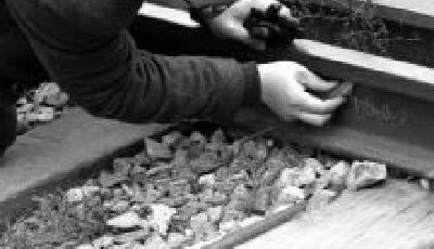 陜西發(fā)現(xiàn)110年前清代鋼軌 仍在正常使用(圖)