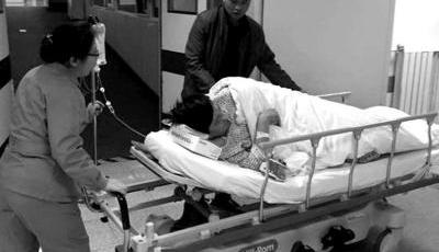 乘客腹痛自己爬下飛機 南航與機場分別致歉