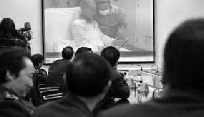 母親把子宮移植給女兒 機器人手術歷時14小時