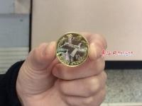 组图：青岛开始兑换中国航天纪念钞（币）