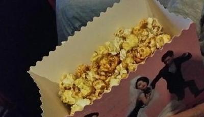 女網友@王思聰電影院爆米花量少 王思聰:終身免費