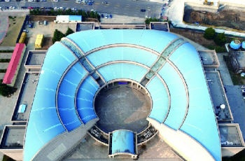 空拍嶗山區(qū)地標(biāo)性建筑 感受山海間崛起現(xiàn)代化風(fēng)貌