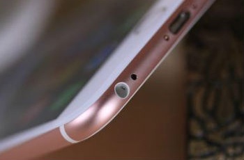 iPhone7取消傳統(tǒng)耳機(jī)插口？業(yè)內(nèi)人士：不奇怪