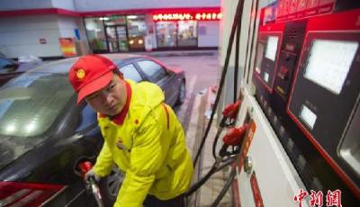 分析稱國內(nèi)油價"三連跌"成定局 汽油每升約降1毛