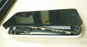 蘋(píng)果“爆炸”手機(jī)陷“序列號(hào)”羅生門(mén)