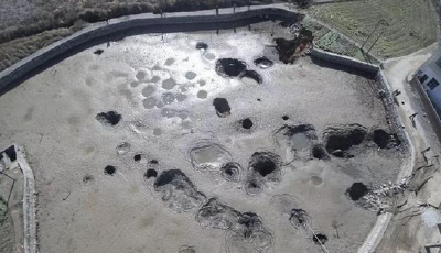 湖南邵東現多處"天坑" 魚塘一夜間連魚帶水消失