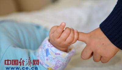 2015年十大經濟熱詞發布 “全面二孩”居首