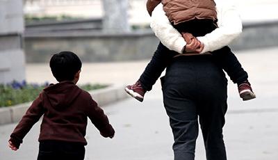 全面兩孩政策明年元旦起實(shí)施 新計(jì)生法有哪些變化?